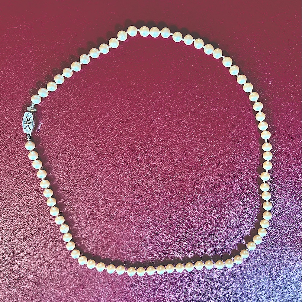 Vintage pearl necklace silver clasp